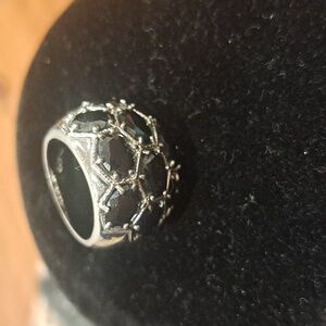 Gorgeous ring Size 6-6.5